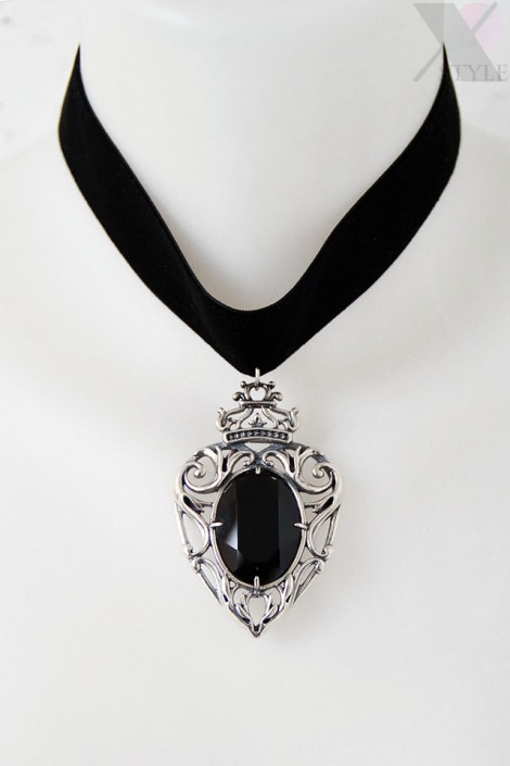 Velvet Choker with Silver-Plated Swarovski Pendant (706250)